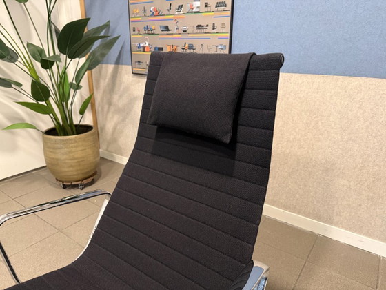 Image 1 of Vitra | Charles & Ray Eames | EA124 | Black Hopsak & Chrome | 1x