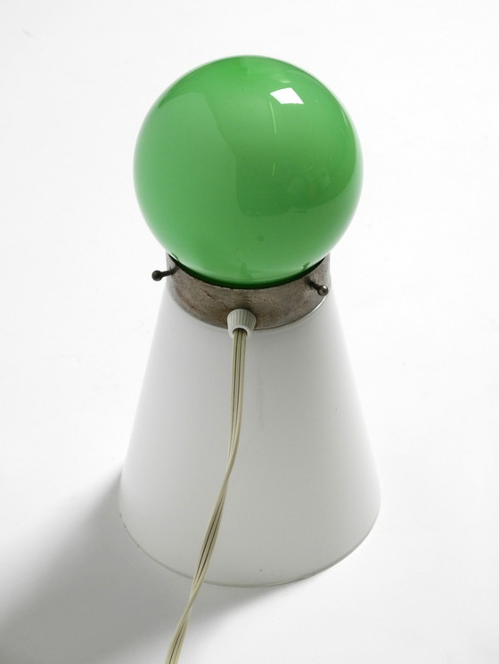 Image 1 of Magnifique lampe de table italienne originale des années 1960 en verre de Murano vert et blanc