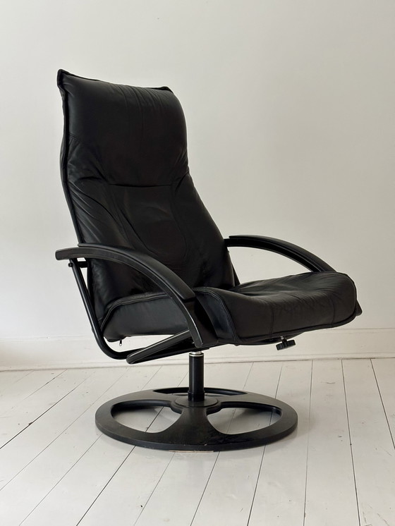 Image 1 of Fauteuil pivotant vintage en cuir noir