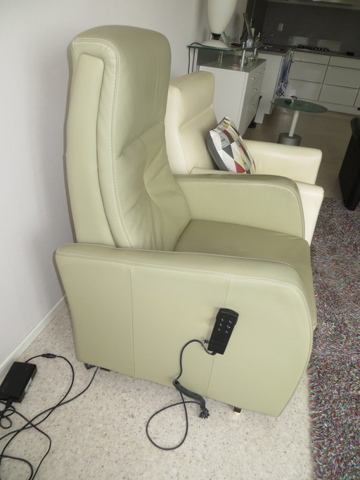 Fauteuil de relaxation avec aide à l'élévation 2 moteurs tout en cuir beige