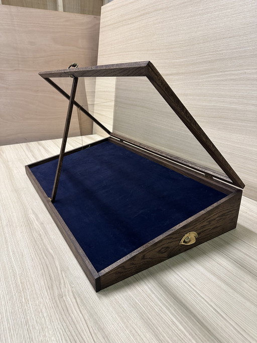 Vetrina realizzata a mano in rovere massello