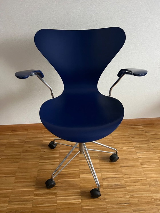 Image 1 of Zwei Bürostühle Modell 3217 von Arne Jacobsen für Fritz Hansen