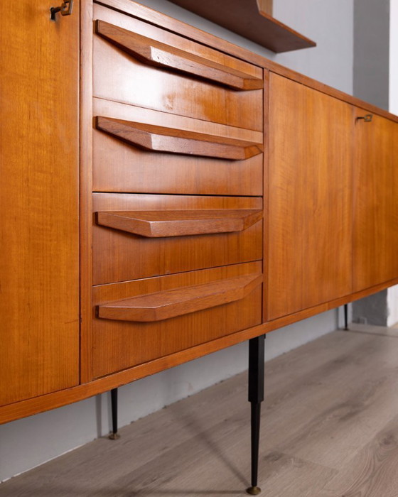 Image 1 of Vintage teakhouten dressoir uit de jaren 60 met wandmontagesysteem, Italiaans design.