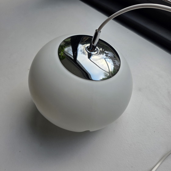 Image 1 of Vintage Artisjok hanglamp van Peill en Putzler, Duitsland, 1960. Melkglas / Opaline glas. Wit. Diameter 27 cm