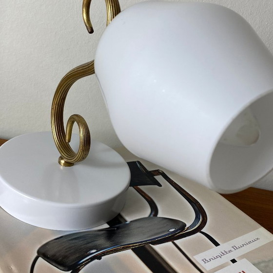 Image 1 of Applique a collo d'oca in ottone con paralume a tulipano in vetro bianco