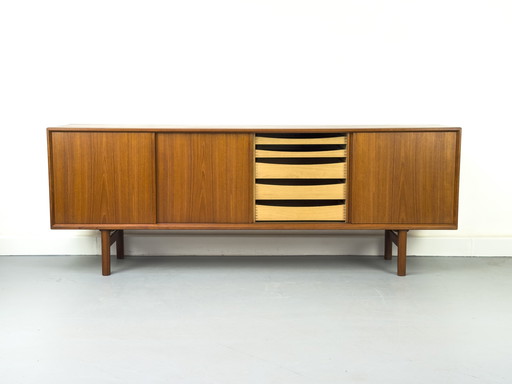 Buffet en teck danois par Henning Kjaernulf pour Bruno Hansen, 1960s