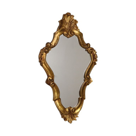 Image 1 of Espejo antiguo estilo barroco con remate, clásico dorado, Francia, 62 cm.