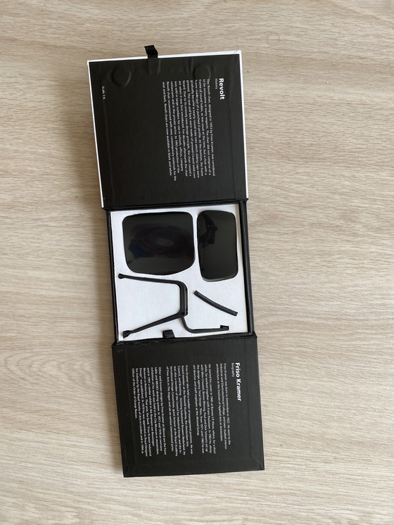 Image 1 of Miniatuur stoel Revolt (Hay) 