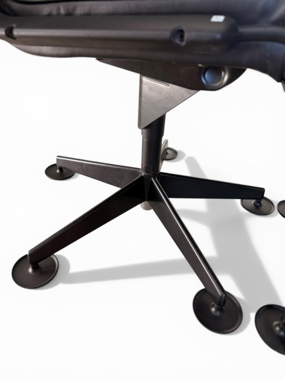 Image 1 of Een paar bureaustoelen van Richard Sapper voor Knoll - Zwart leer op glijders, circa 1979