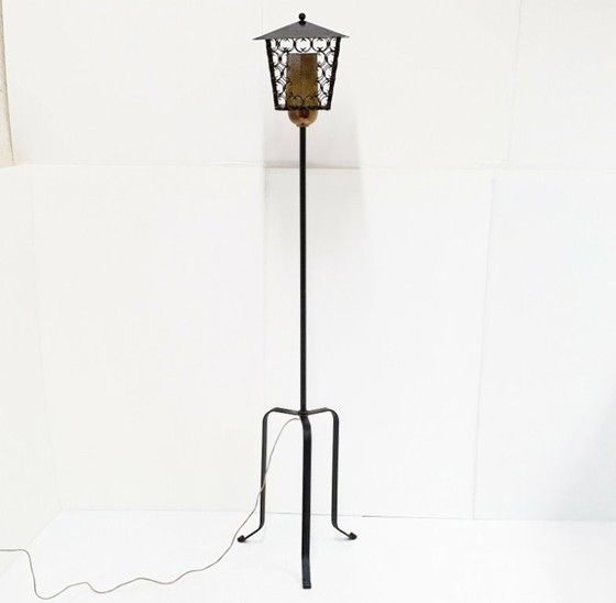 Image 1 of Vintage Franse staande lamp op driepoot, jaren 50, rockabilly-stijl, geperforeerd metaal, staal en messing.