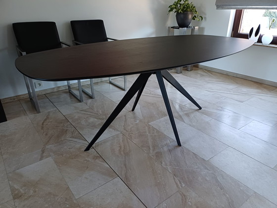 Image 1 of Ovaler Wohnzimmertisch in Anthrazitgrau, 200 cm x 110 cm.