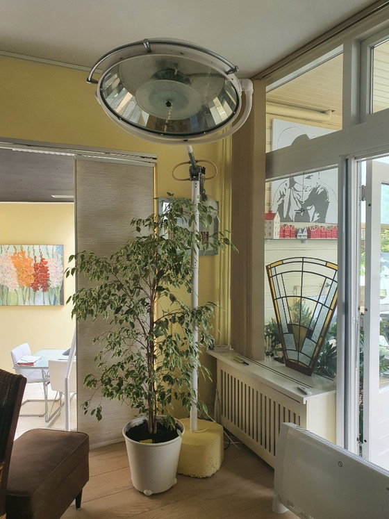 Image 1 of 'Custom made' operatietafellamp ziekenhuis. Jaren 50