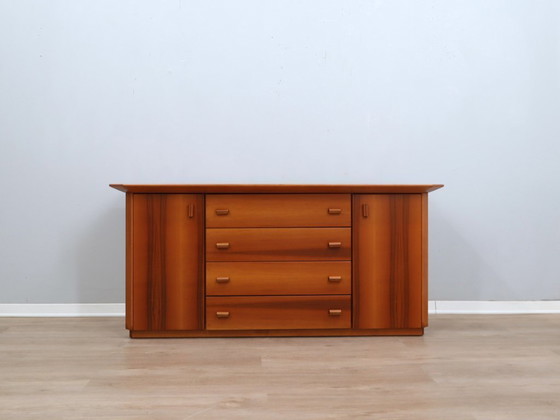 Image 1 of Italiaans design uit de jaren 70, brutalistisch-modernistisch geometrisch dressoir