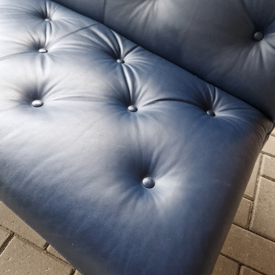Image 1 of Artifort Kho Liang C684 blauw leren driezitsbank design bank gecappitioneerd