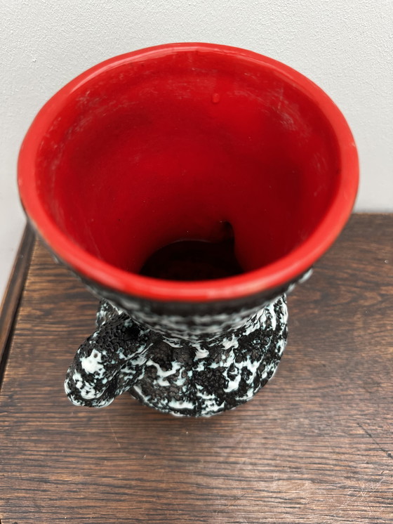 Image 1 of Vase à Oreilles Fat Lava Intérieur rouge - Attribué Vallauris H 21 cm