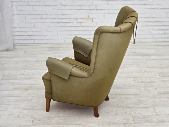 Image 1 of Sillón danés de respaldo alto de la década de 1960, tapizado original en lana verde.