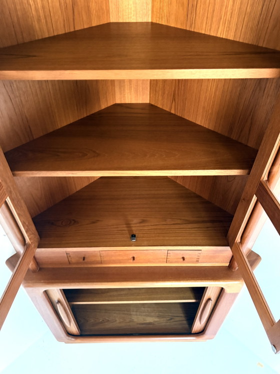 Vetrina ad angolo vintage in teak, Dyrlund anni '70 – Vetrine, Glass, Wood (photo 4 of 12)