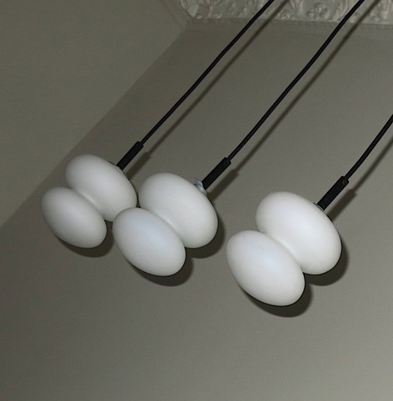 Image 1 of Ensemble de 3 suspensions en verre opale aux formes organiques, style Mid-Century, années 1960