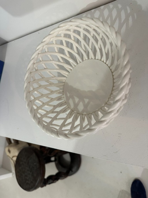 Corbeille vintage en céramique blanche ajourée – Style tressé – Années 60/70