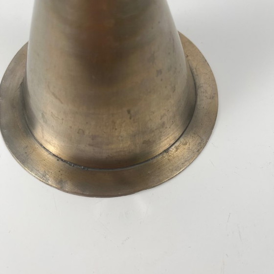 Image 1 of Excepcional dúo de candelabros con forma de campana y reloj de arena, estilo posmoderno-memphis, metal, 1980.