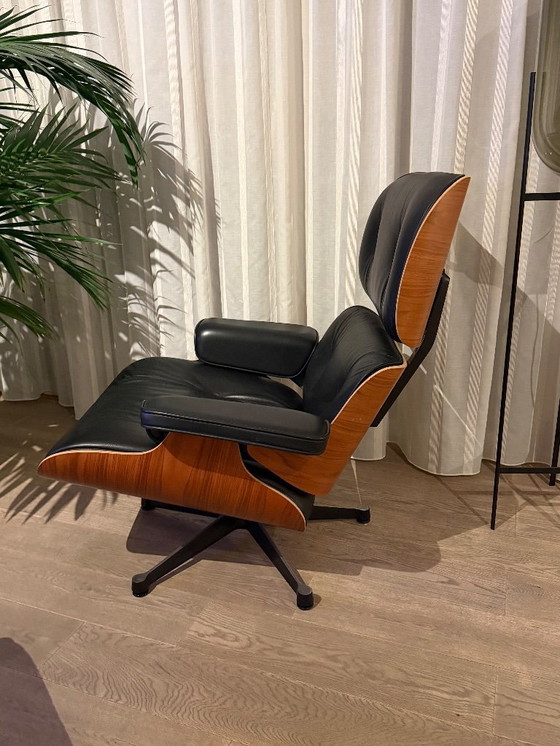 Image 1 of Vitra Eames Lounge Chair met Ottoman