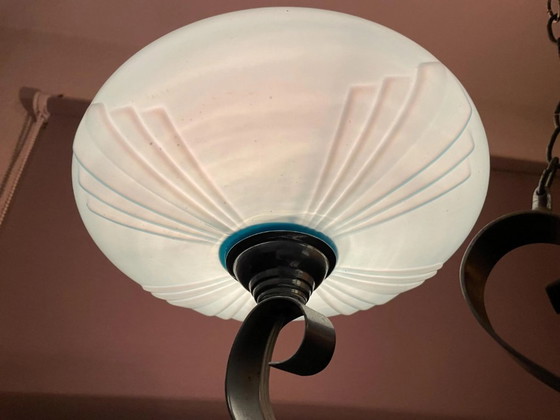 Image 1 of Grote Art Deco kroonluchter met opaalglazen kappen en indirecte verlichting.