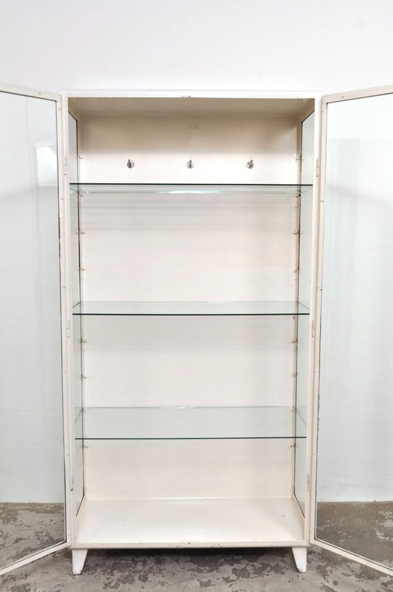 Vitrina/armario de boticario antiguo, 1979 – Glass, Metal (photo 5 of 8)