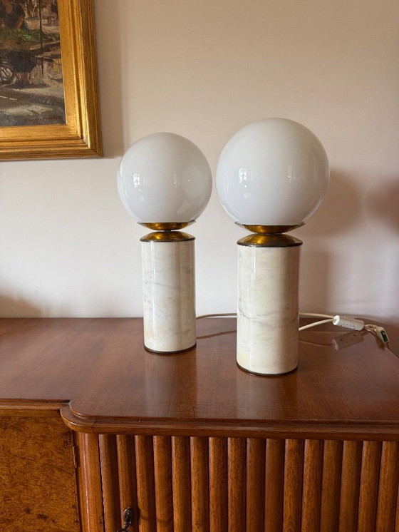 Image 1 of Hollywood regency set of 2 Carrara marble & brass table lamps, Lucirhytmo Italy 1970s