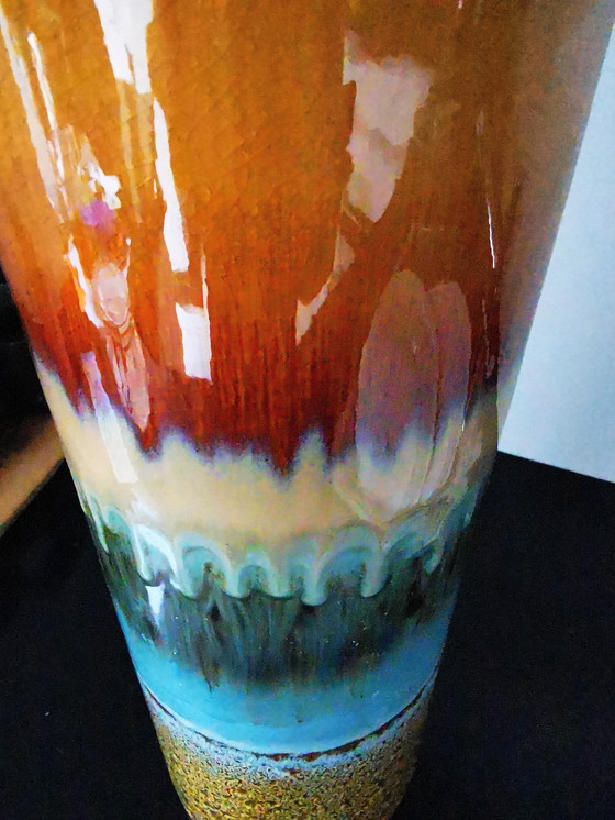 Image 1 of Jarrón cilíndrico con esmalte de lava