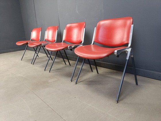 Image 1 of Vintage Italiaanse stapelbare eetkamerstoelen, 1970