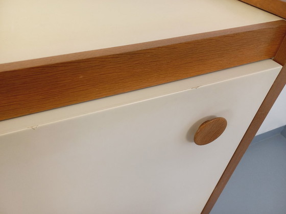 Image 1 of Secrétaire meuble de rangement vintage en bois de chêne et mélaminé blanc écru des années 70