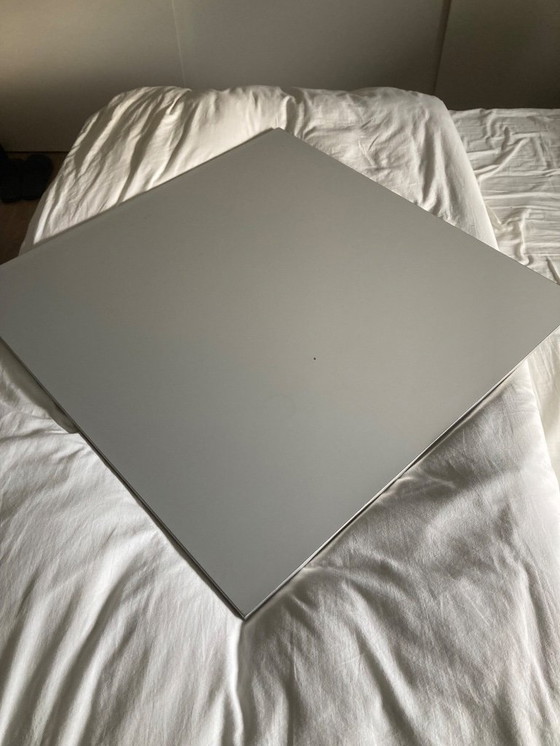 Image 1 of Fritz Hansen, tavolo con gambe quadrate e tese - 80x80x71hg