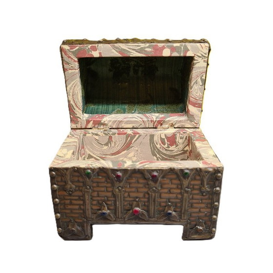 Image 1 of Gotisch kistje toegeschreven aan Alfred Louis Achille Daguet