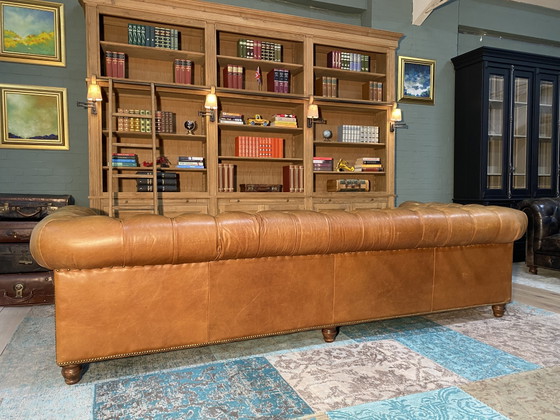 Image 1 of Magnifique canapé Chesterfield anglais XXL couleur cognac