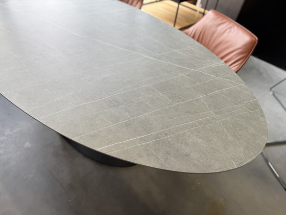 Image 1 of Harvink Fier dining table Ceramic Top