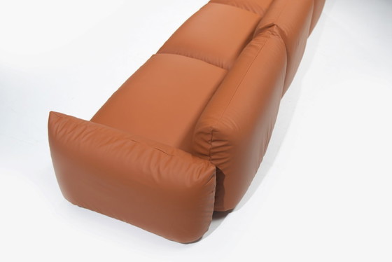 Image 1 of Splendido divano Marenco XL in pelle color cognac disegnato da Mario Marenco per Arflex Italia.