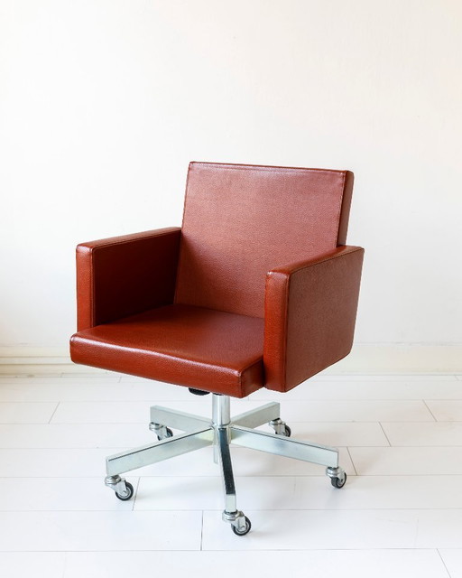 AVL office chair - in perfect condition!