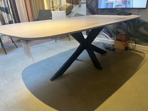 Nouvion Talud – eettafels, Wood, Modern