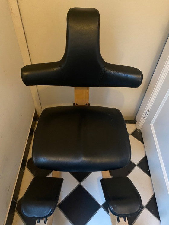 Image 1 of Stokke/Varier Thatsit Stuhl aus schwarzem Leder