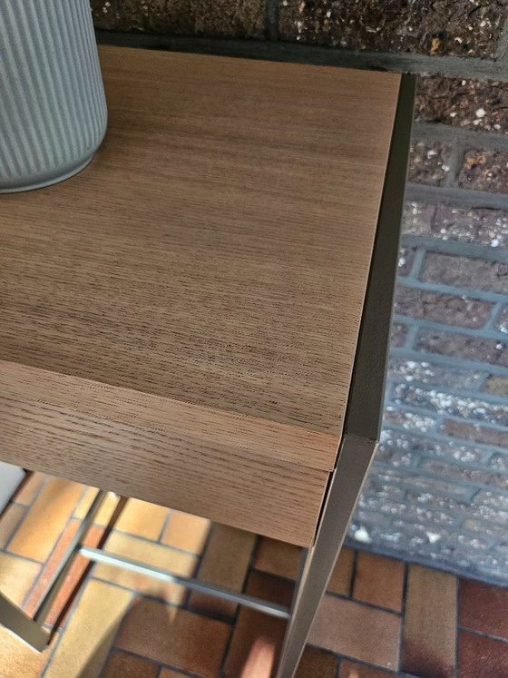 Image 1 of Table d'appoint moderne avec tiroir