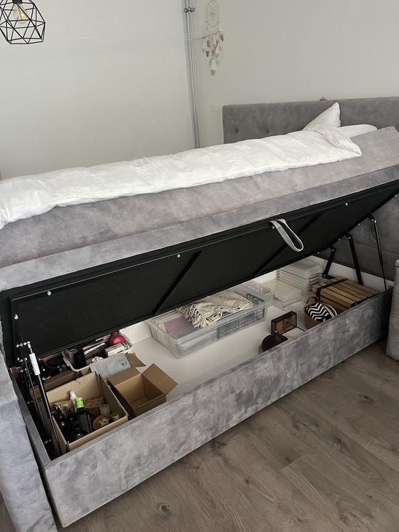 Image 1 of Custom Swiss Sense boxspring met opbergruimte + bijbehorende nachtkastjes