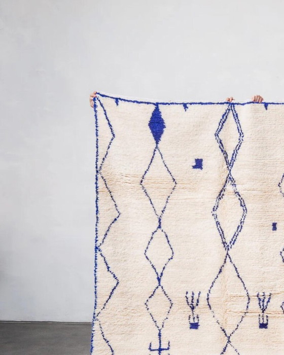 Image 1 of Luxury Handmade Rug 250cmx150cm 