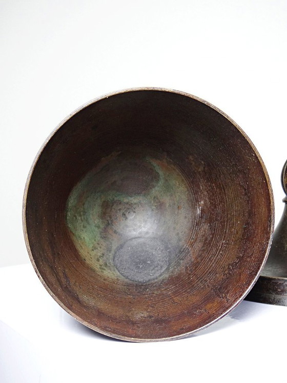 Image 1 of Casseruola con coperchio in stile Impero, in metallo patinato effetto bronzo, India, anni '60-'80