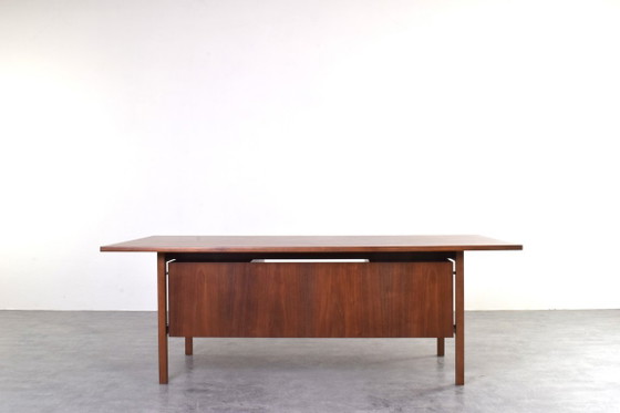 Mid-Century Large American Walnut Executive Desk – Wood (photo 4 of 18)