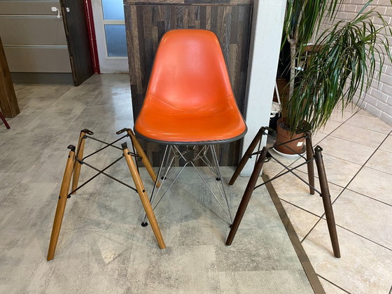 Image 1 of Chaise fibre de verre skai vinyl dsr eiffel orange greige eames herman miller vintage 50 60 70