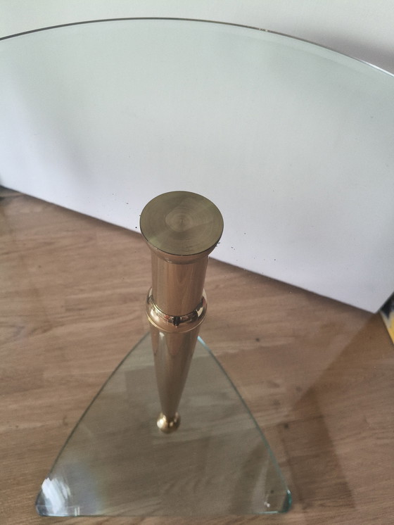 Image 1 of Table d'appoint design Hollywood Regency en laiton et verre