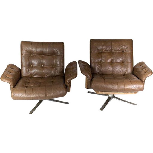 Pareja de sillones vintage tapizados en cuero marrón y estructura de metal, Dinamarca 1970