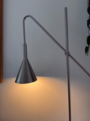 Lampadaire élégant en acier inoxydable