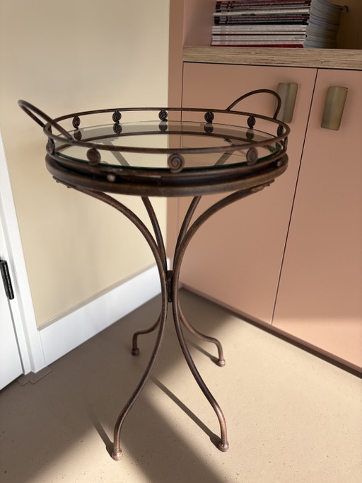 Affascinante tavolino/tavolino per piante in stile vintage con vassoio rotondo in vetro rimovibile. – bijzettafels, Aluminium