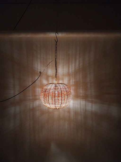 1 x Lampada a sospensione sferica in rattan anni '60 30 x 25cm altezza totale 67xm